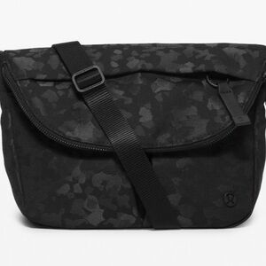 Lululemon All Night Festival Bag
Black Camo